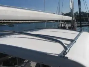 Concave_rail_mounts_solar_panel_under_sail_boom2compr